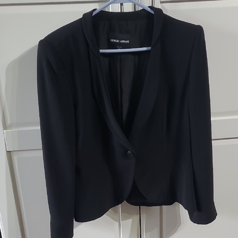 GIORGIO ARMANI WOMENS  TAILORED BLACK BLAZER.PRE LOVED 2 MISSING BUTTONS